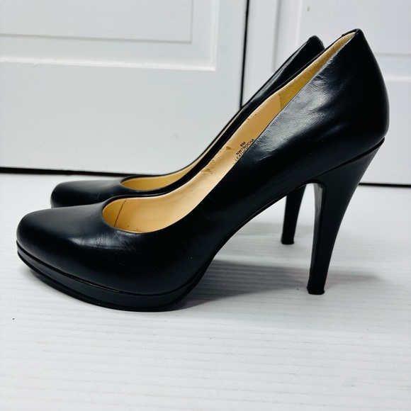 NINE WEST Pointed Toe Pumps in Black Size 8 - Picture 1 of 8